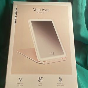 Mini Pose LED travel mirror